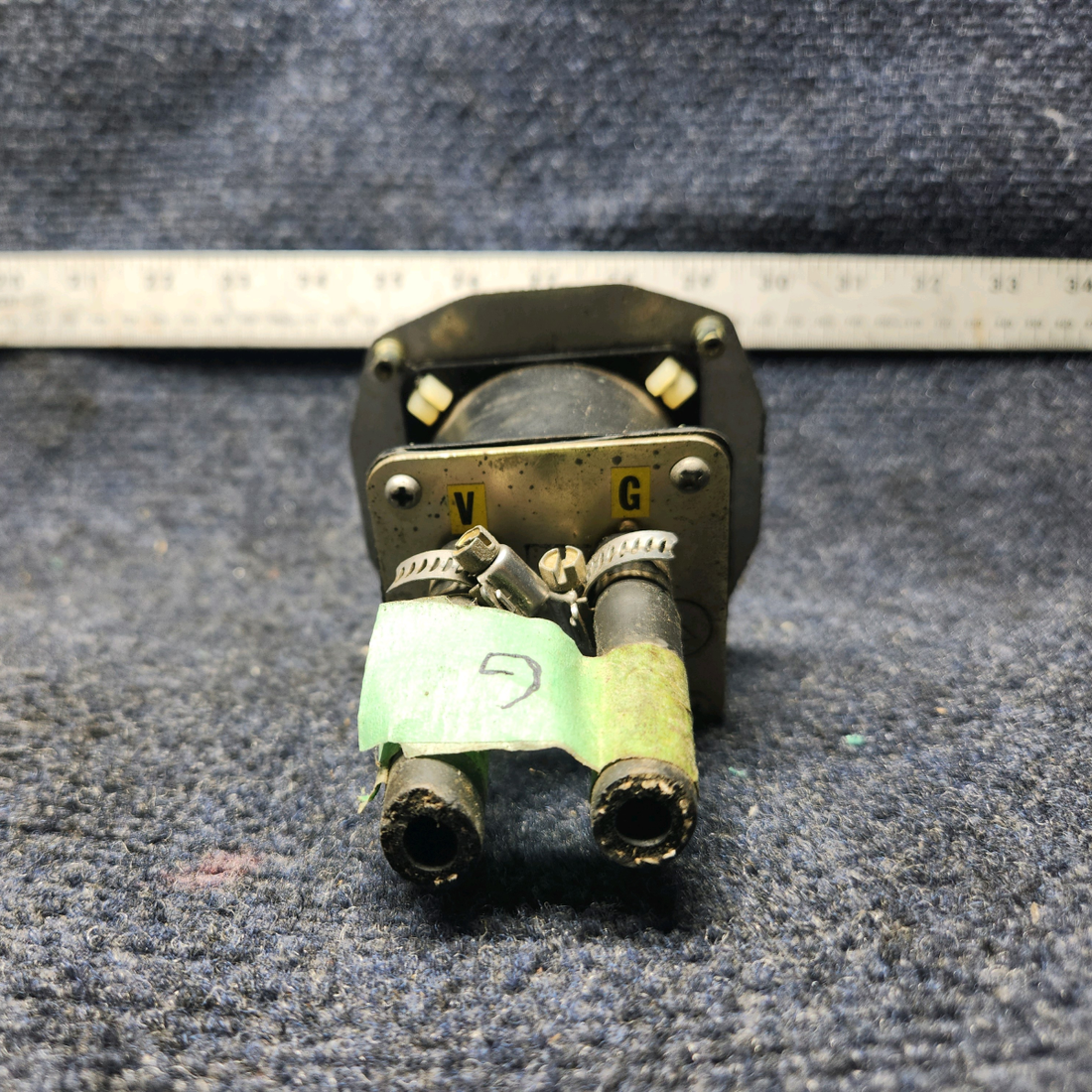 Used aircraft parts for sale, 1G10-1 Airborne PIPER PA28-140 Gyro Suction Gage/Airborne