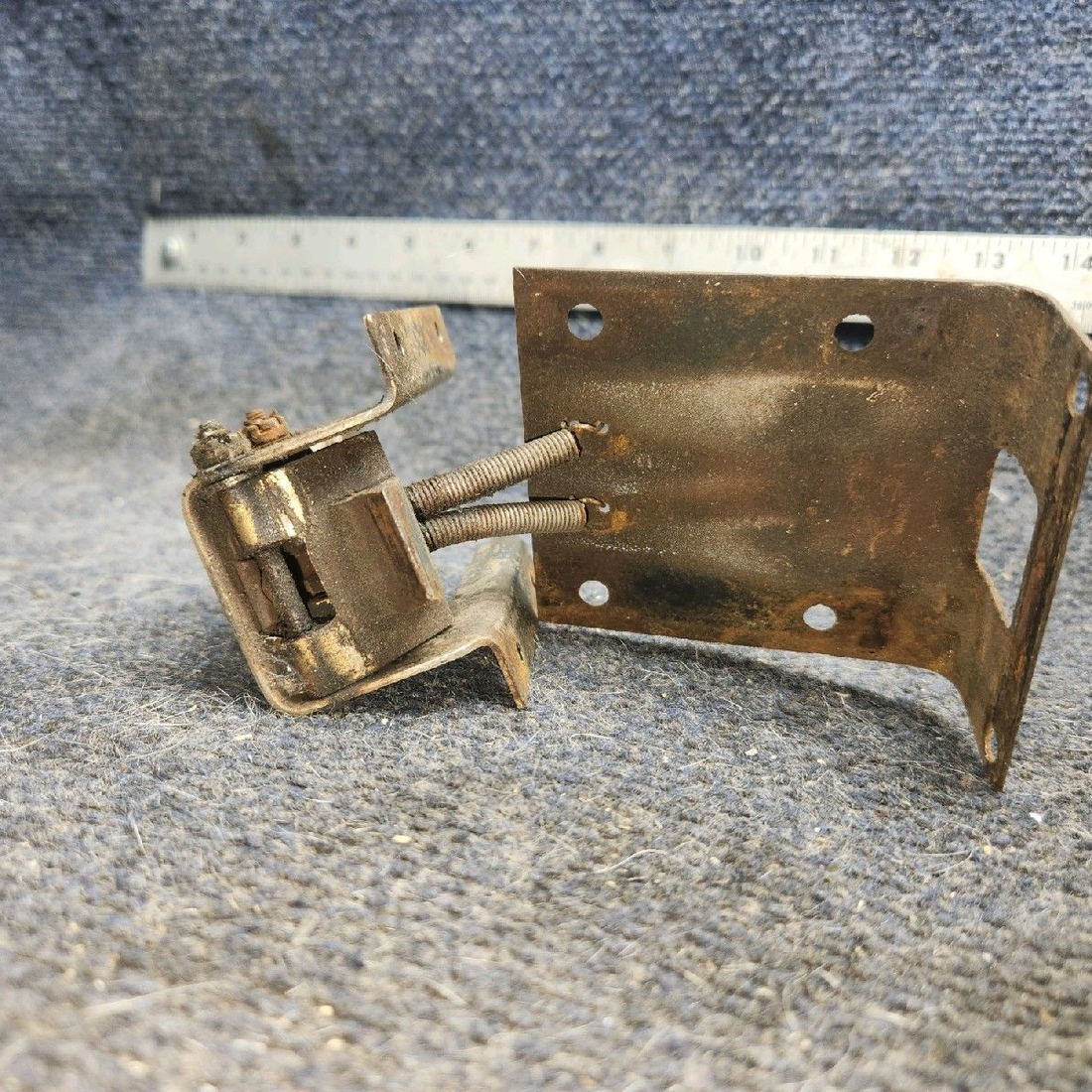 Used aircraft parts for sale, 79515-007, 79515-035, 79532-002 piper PA-28-181 Cabin Door Latch