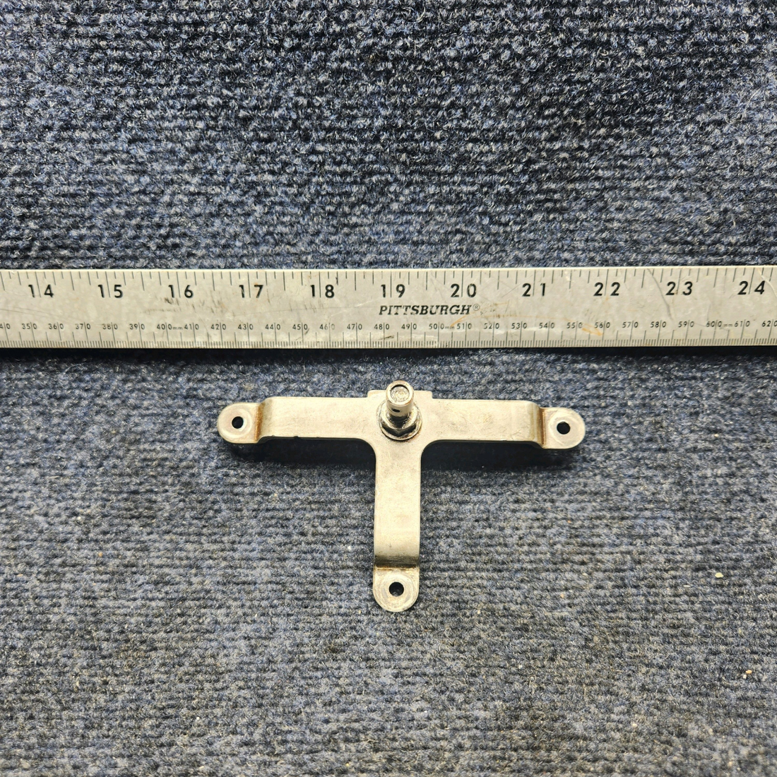 Used aircraft parts for sale, Door Latch Beechcraft F33A BEECHCRAFT BAGGAGE DOOR LATCH RETAINER ASSEMBLY