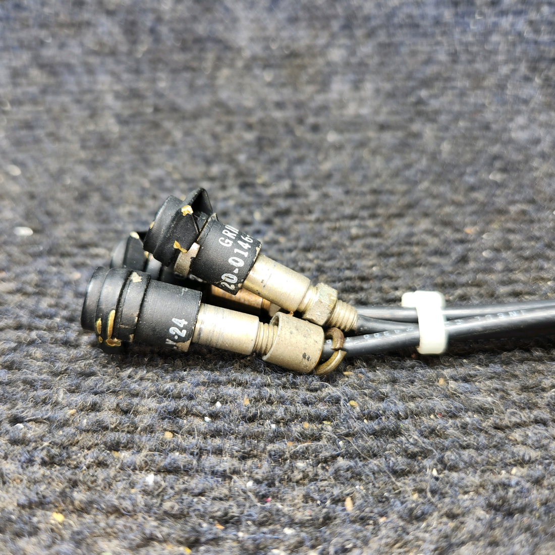 Used aircraft parts for sale, 20-0146 GRIMES Beechcraft C23 SUNDOWNER Aircraft Instrument Post Light With Red Lens - 12 Volts