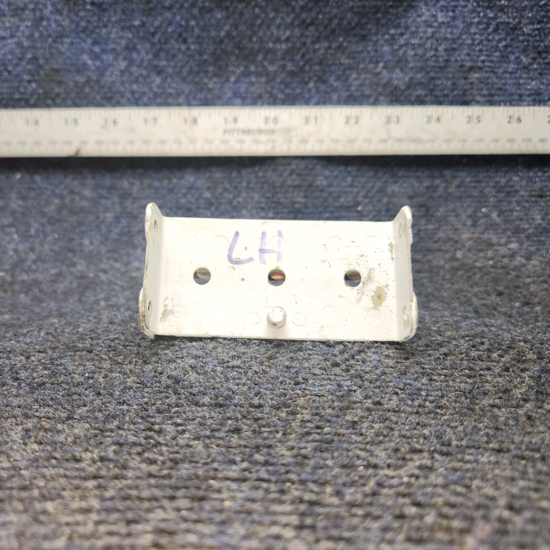 Used aircraft parts for sale, 45-135035 BEECHCRAFT 95-55B Aileron Hinge Assembly, Inboard – LH