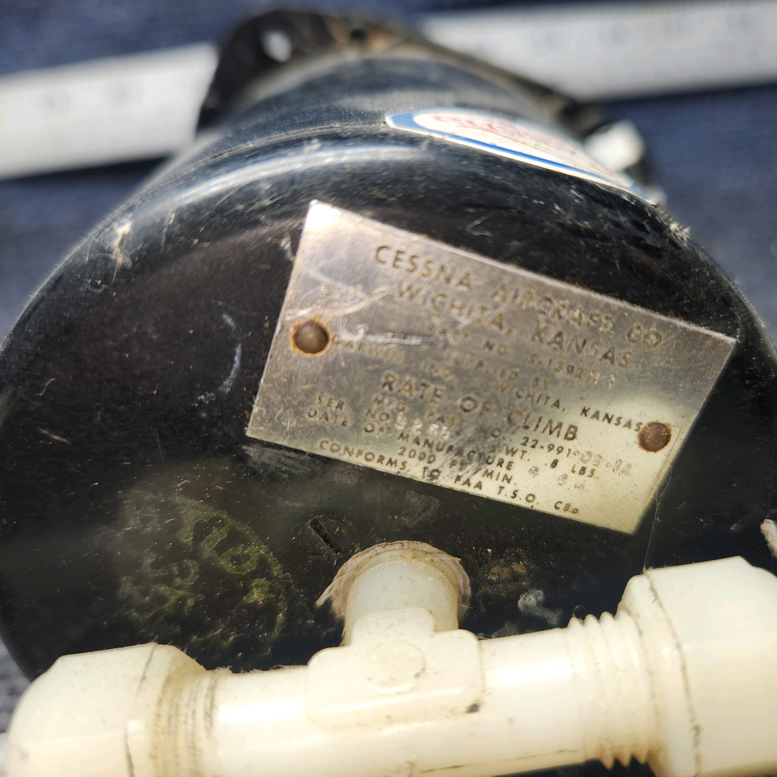 Used aircraft parts for sale, S1392N1 Cessna 182G Vertical Speed Indicator