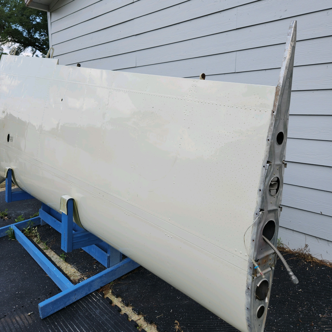 Used aircraft parts for sale, 35-115300 SA320 BEECHCRAFT F35 LH WING ASSEMBLY-OR IS SOLD IN PARTS