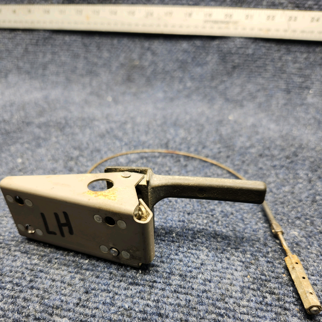 Used aircraft parts for sale, H2532-15 Beechcraft C23 SUNDOWNER INTERIOR DOOR LATCH ASSEMBLY LH