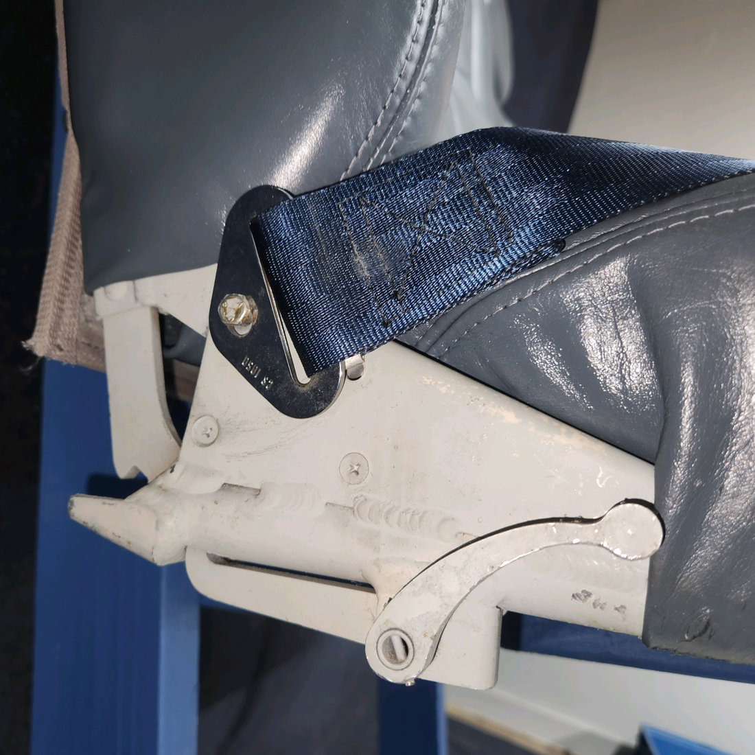 Used aircraft parts for sale, 0700678-7 Cessna 182G Aft Split-Back Seat Assembly