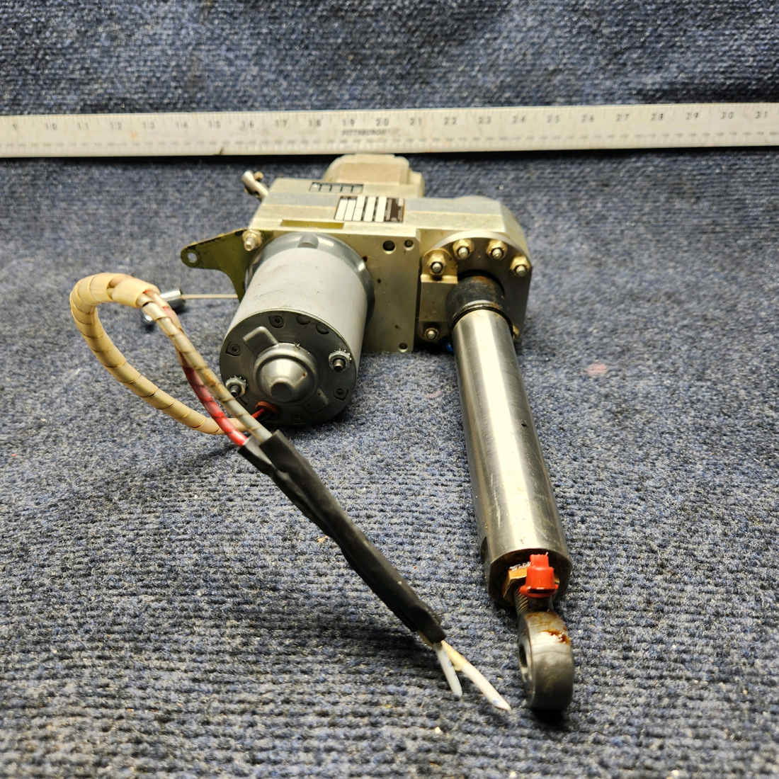 Used aircraft parts for sale, 560254-501 Vickers 102000-1 MOONEY M20J VICKERS LINEAR LANDING GEAR ACTUATOR (12V, 55A)
