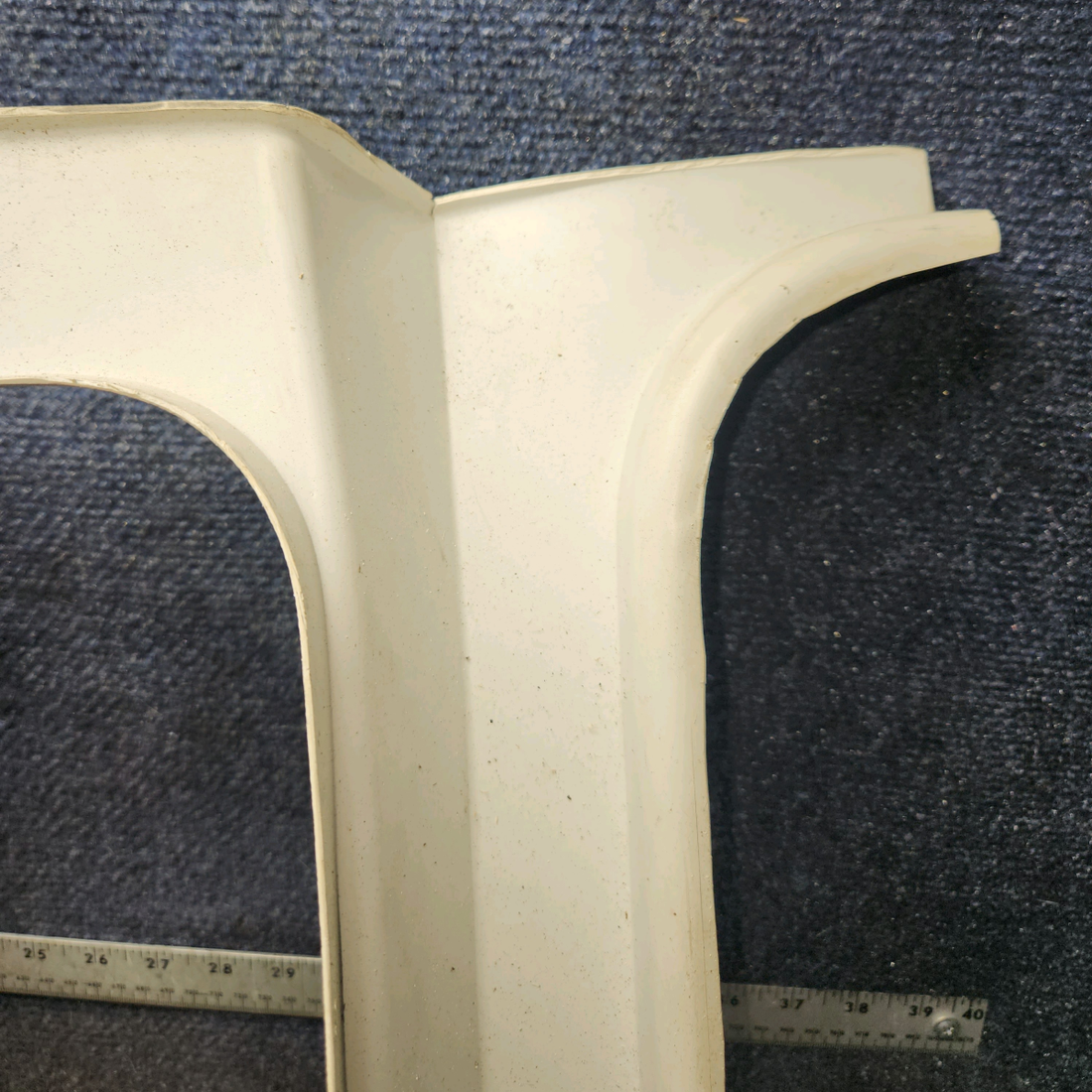 Used aircraft parts for sale, 0515027-4 cessna 172N Window Moulding - RH