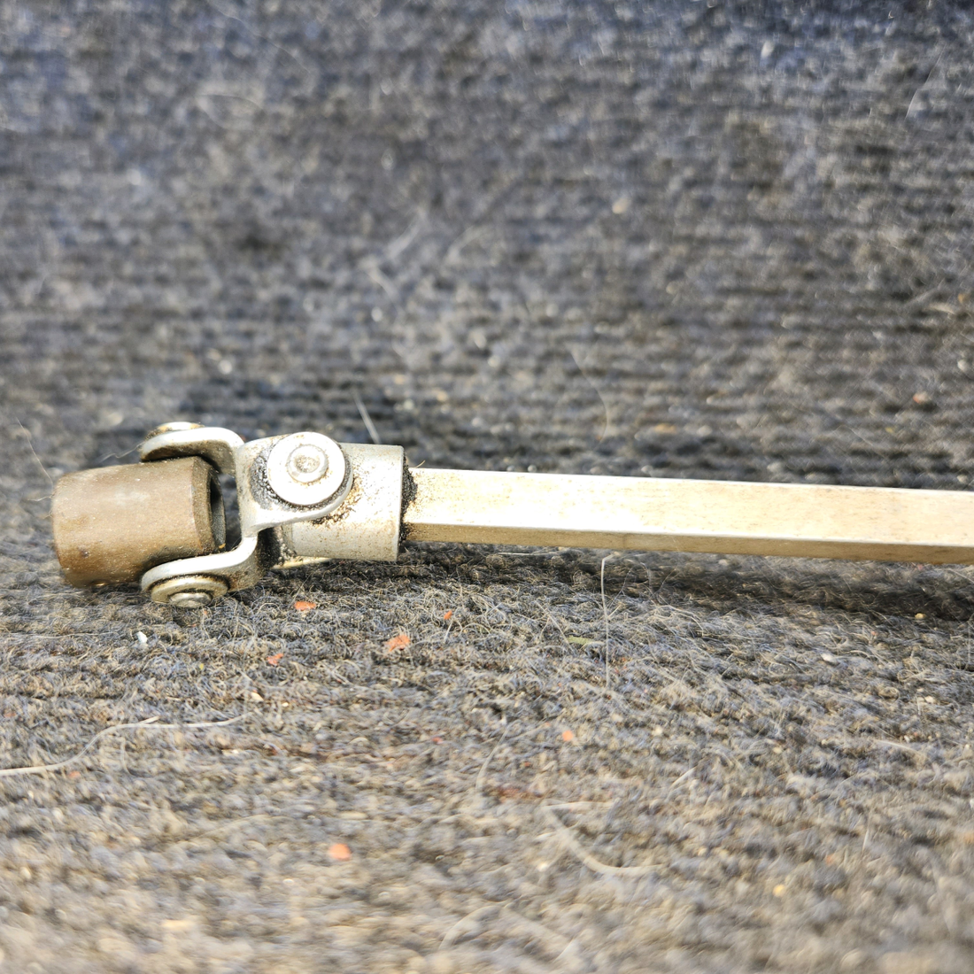 Used aircraft parts for sale, 0716623-2 cessna 172N Fuel Selector Gear Assembly with Shaft and Handle