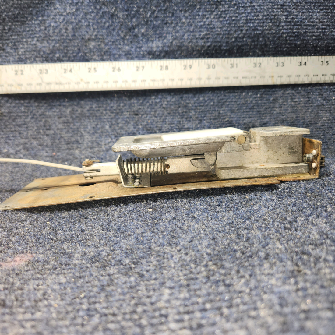 Used aircraft parts for sale, 0413387-3 Cessna C-150J Door Latch Assy LH