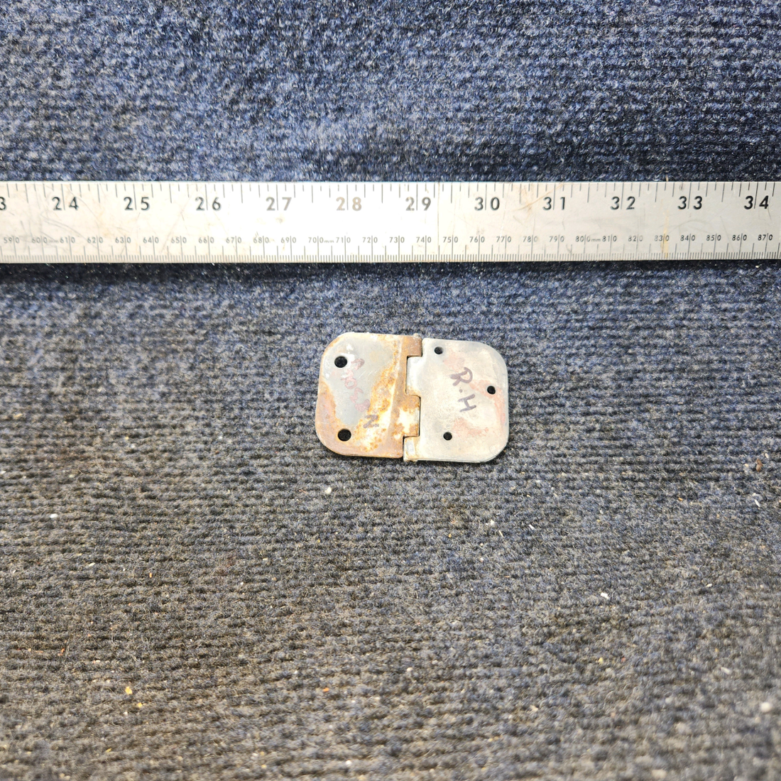Used aircraft parts for sale, 0511280-4 Cessna 172F Lower Cabin Door Hinge - RH