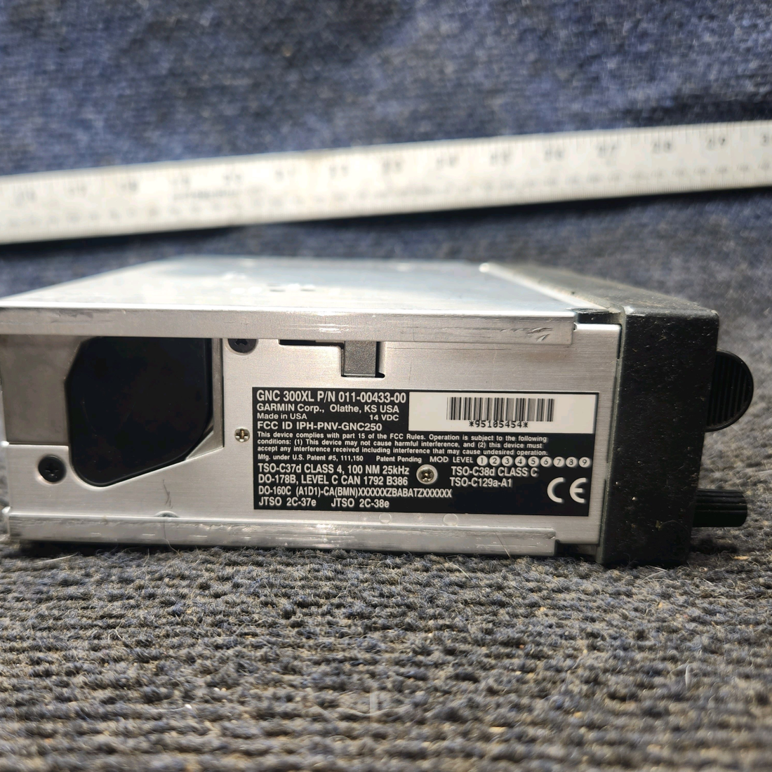 Used aircraft parts for sale, 011-00433-00 Garmin GNC-300XL cessna 172N GPS-Com Radio with Tray (Volts: 14)