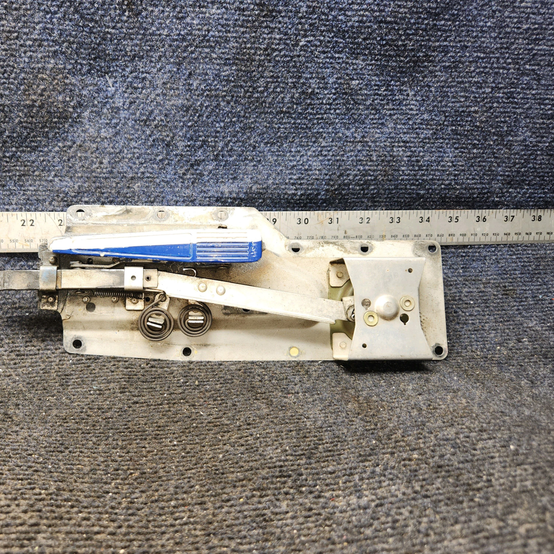 Used aircraft parts for sale, 0711061-6 Cessna 182G Cabin Door Latch Assembly LH