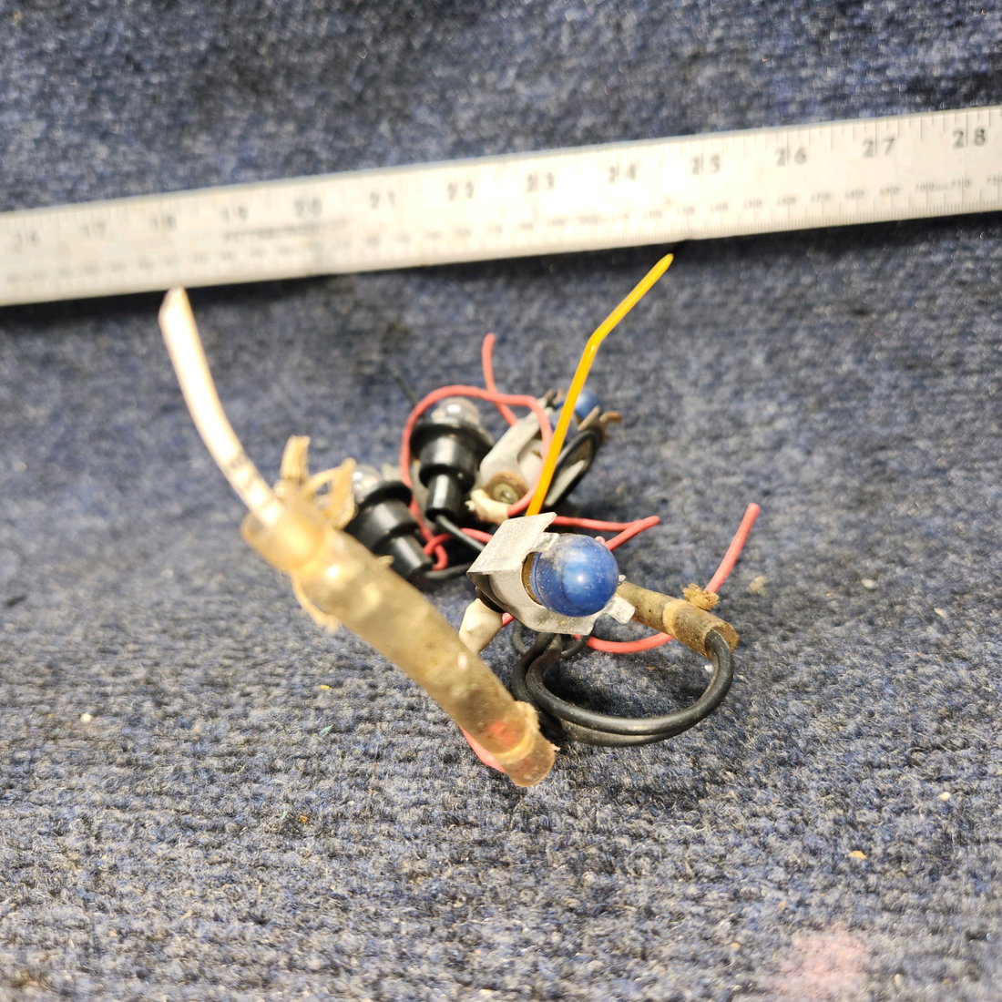 Used aircraft parts for sale, 565-516 PIPER PA28RT-201 Panel Light Holder ( Set of 7)