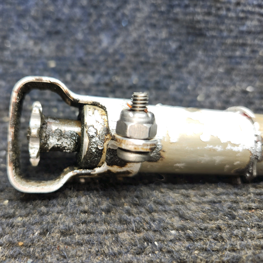 Used aircraft parts for sale, 0310293-2 Cessna 172E Elevator Trim Tab Actuator with Guard & Clamps No road.