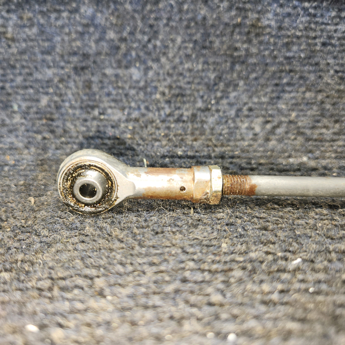 Used aircraft parts for sale, 0523218 Cessna 182G Aileron Push Pull Rod Assembly