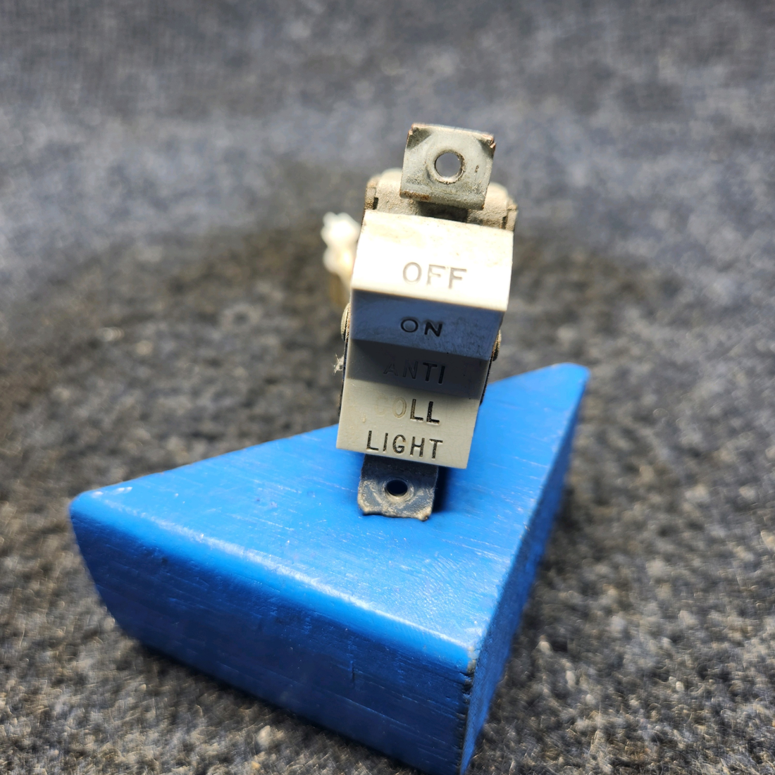 Used aircraft parts for sale, 99377-006 Piper PA32RT-300 ANTI-COLLISION LIGHT SWITCH