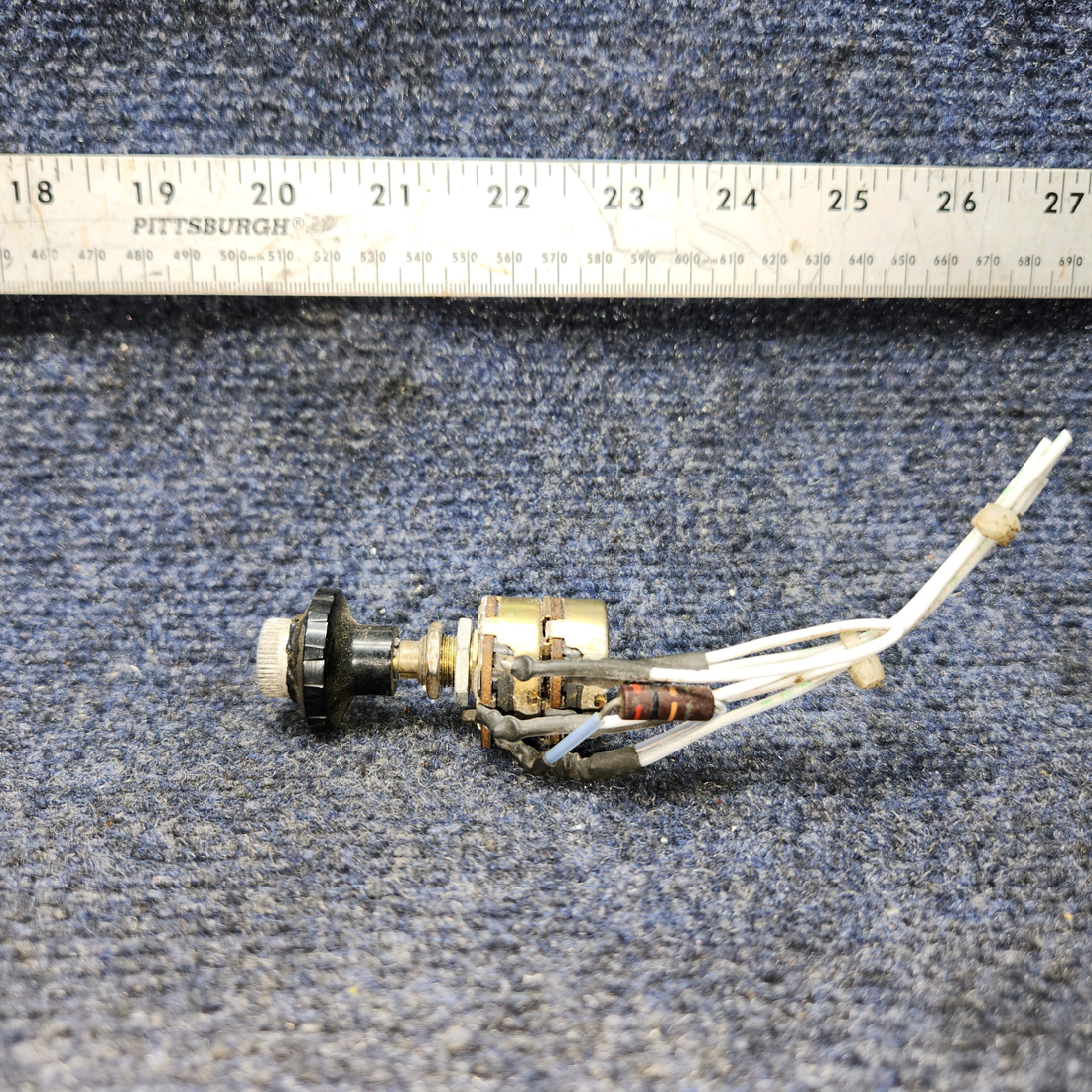 Used aircraft parts for sale, S2091-7 Cessna 172RG Resistor Panel Light W/Knob