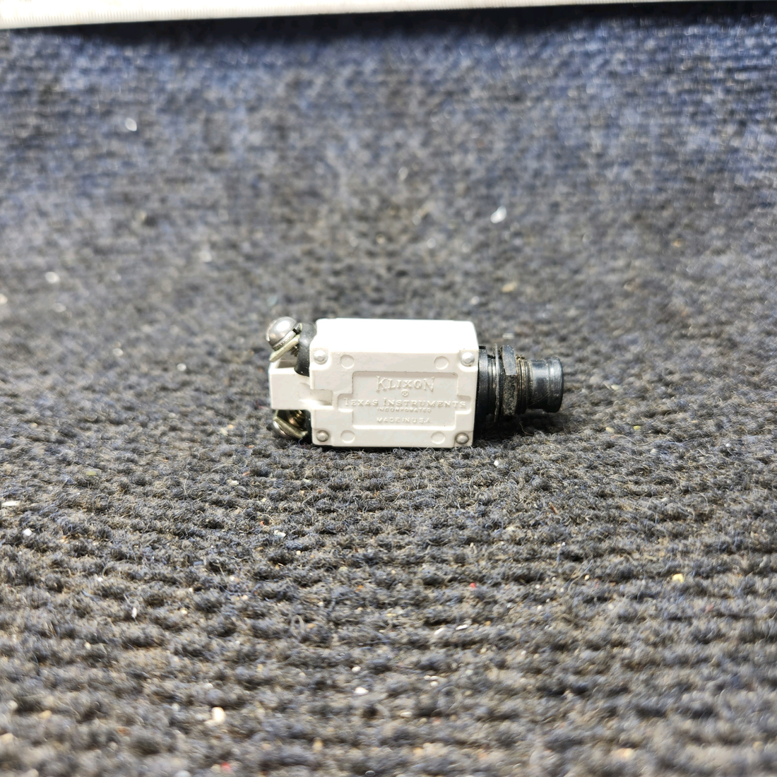 Used aircraft parts for sale, 7277-2-4 klixon Cessna 182G Circuit Breaker 4 AMP