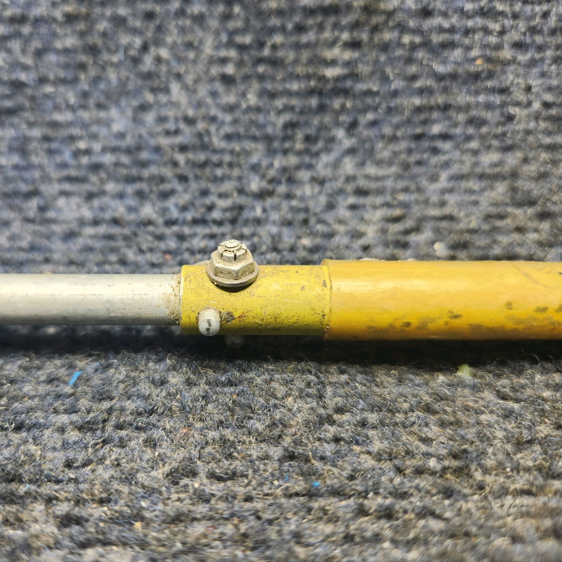 Used aircraft parts for sale, 95-324006-71 BEECHCRAFT 95-55B Aileron Tab Control Shaft & Knob