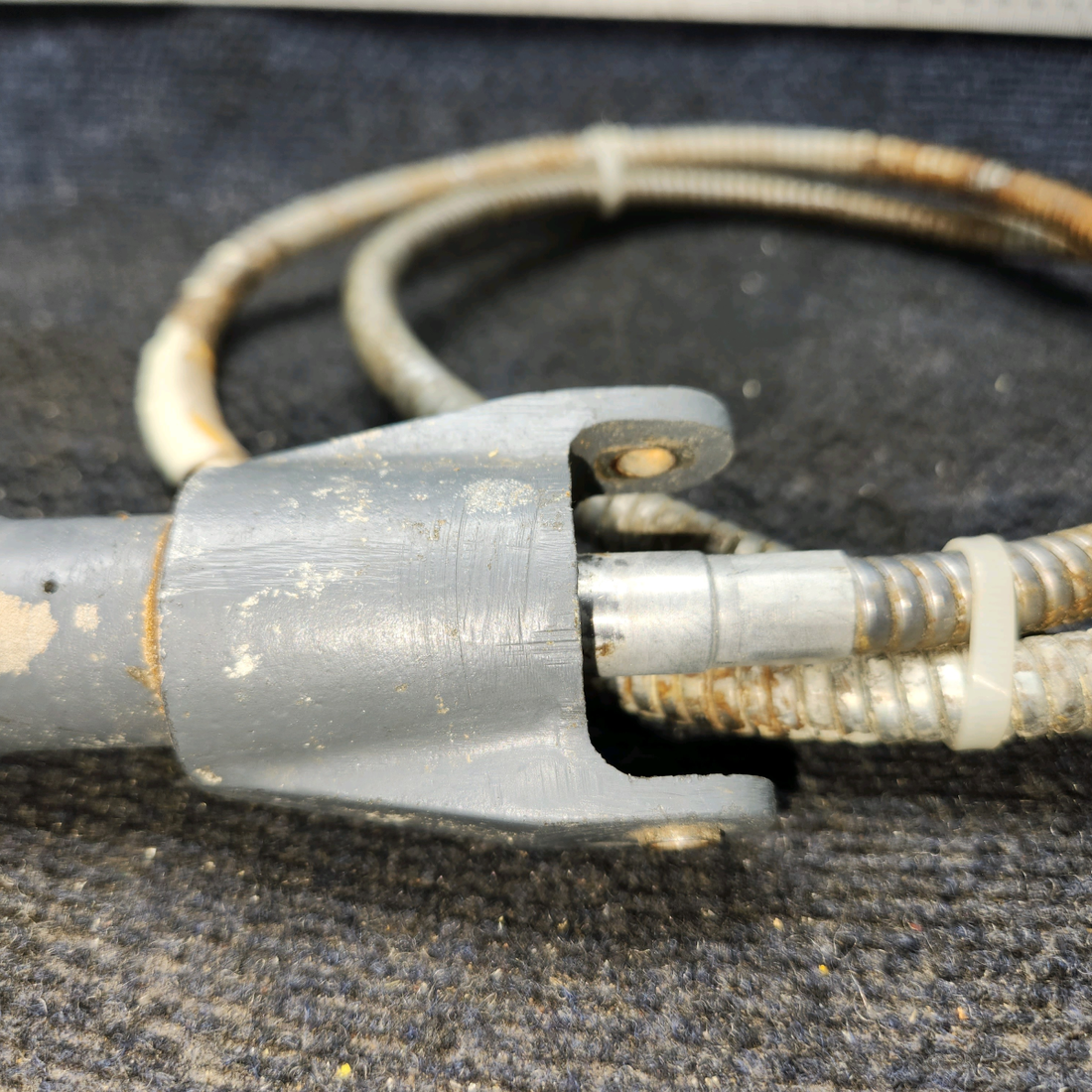 Used aircraft parts for sale, 35-521212-1, 35-521212-10 BEECHCRAFT F35 Flap Actuator Housing with Piston  Includes Cable – LH Side