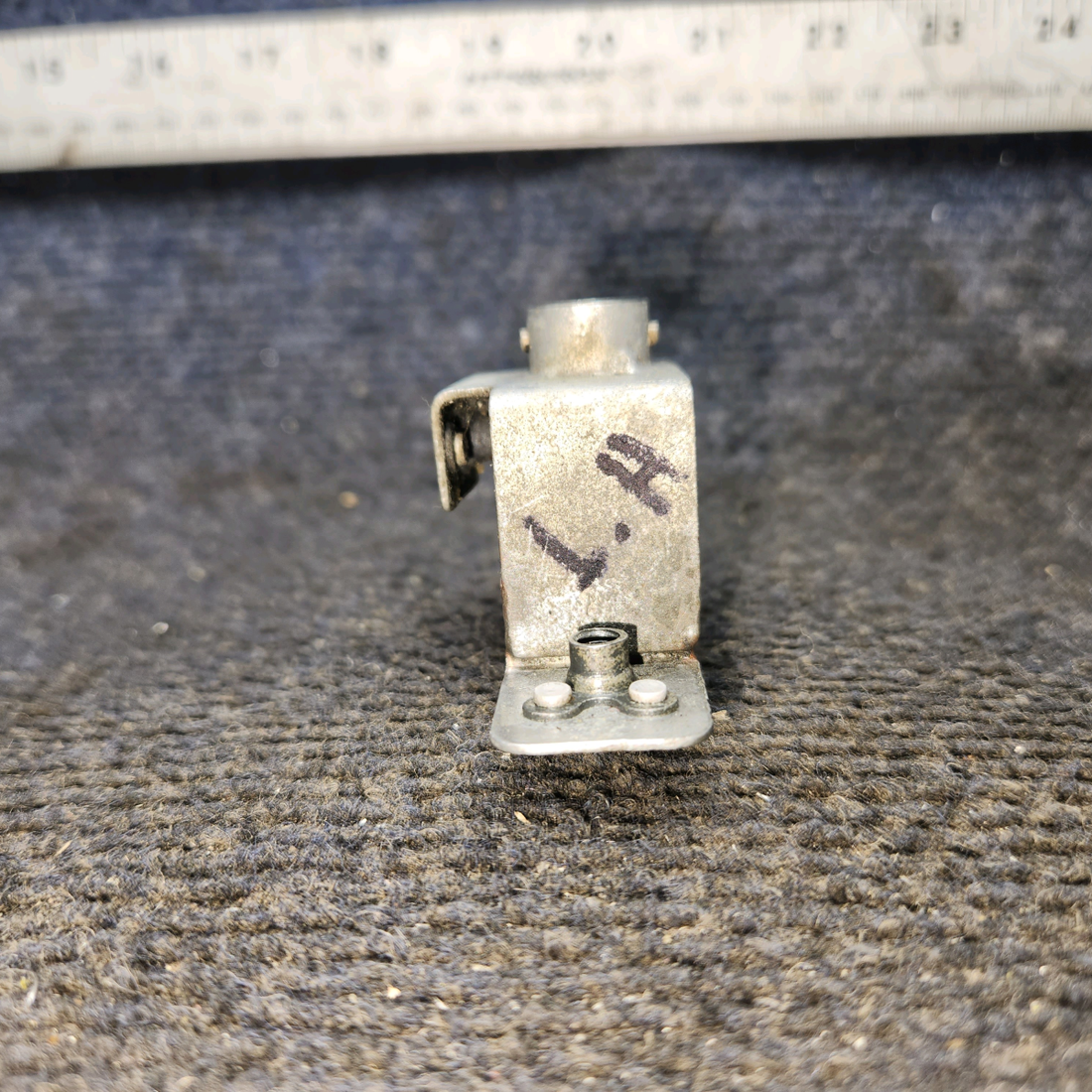 Used aircraft parts for sale, 0412066-1 cessna 150G Cabin Door Rotary Clutch Assy