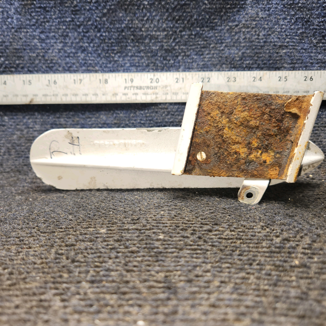 Used aircraft parts for sale, 0541154-1 cessna 150G Main Landing Gear Step – RH with Bracket