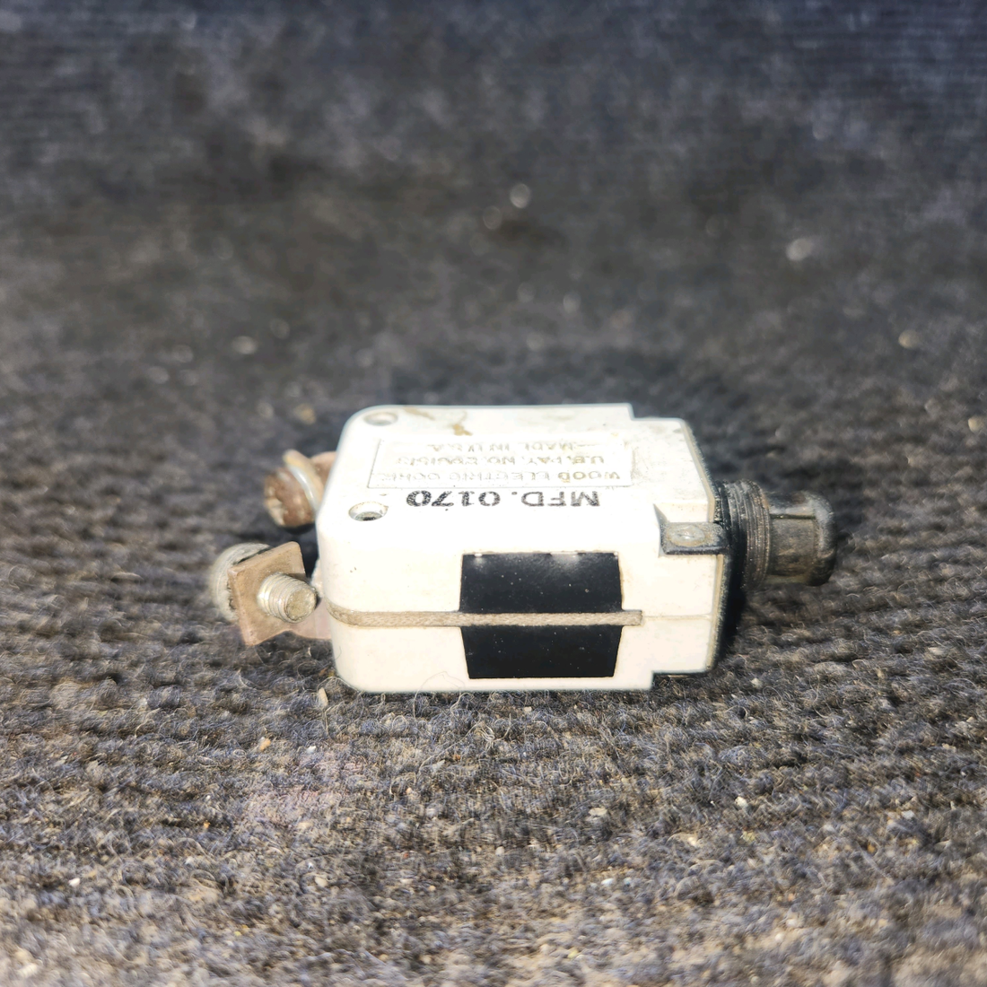 Used aircraft parts for sale, 105-250-101 Wood cessna 150G Push-Pull Circuit Braker - 50 Amps