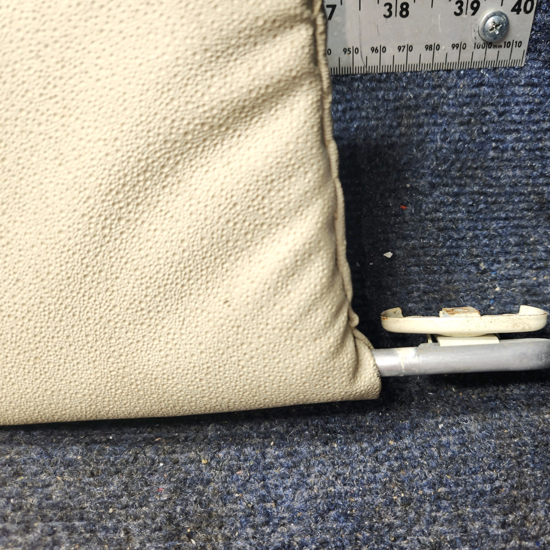 Used aircraft parts for sale, 0700122-1, 0700122-1 Cessna 172E Sun-Visor Set LH & RH with brackets