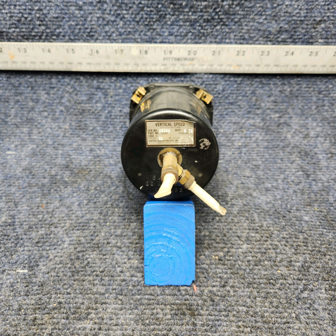 Used aircraft parts for sale, 7000 United Instruments Mooney M20K VERTICAL SPEED INDICATOR FOGGED GLASS