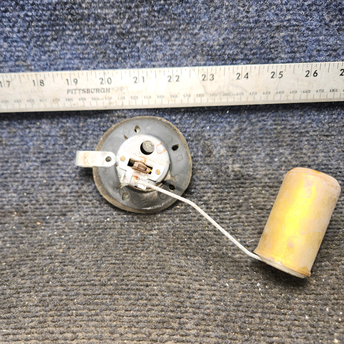 Used aircraft parts for sale, 0426517-1 cessna 150G Fuel Gauge Transmitter