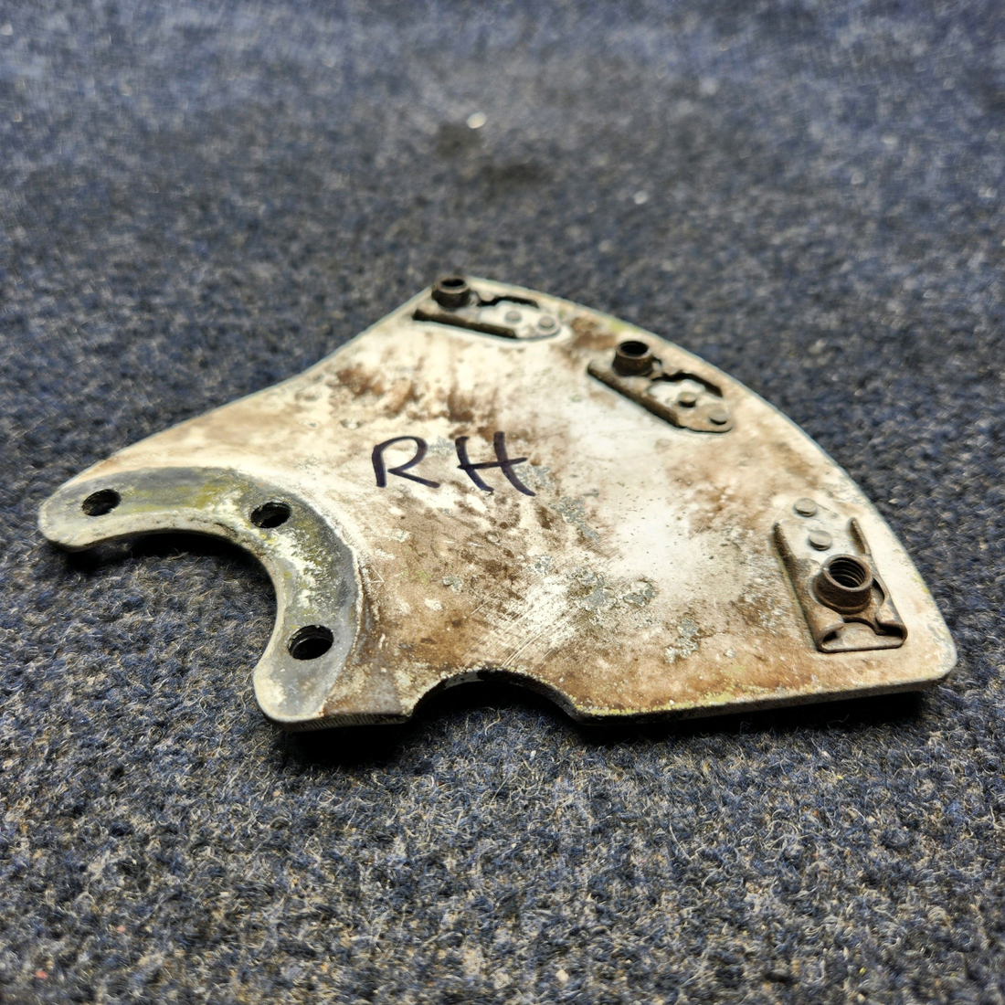 Used aircraft parts for sale, 63370-004 PIPER PA28-140 WHEEL FAIRING BRACKET ASSEMBLY RH
