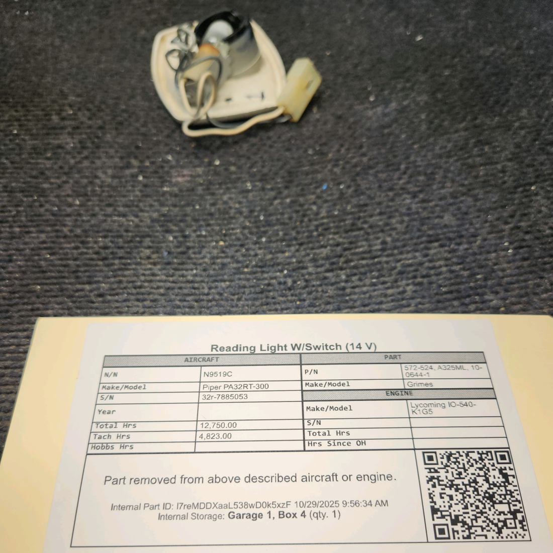 Used aircraft parts for sale, 572-524 Grimes Piper PA32RT-300 Reading Light W/Switch (14 V)