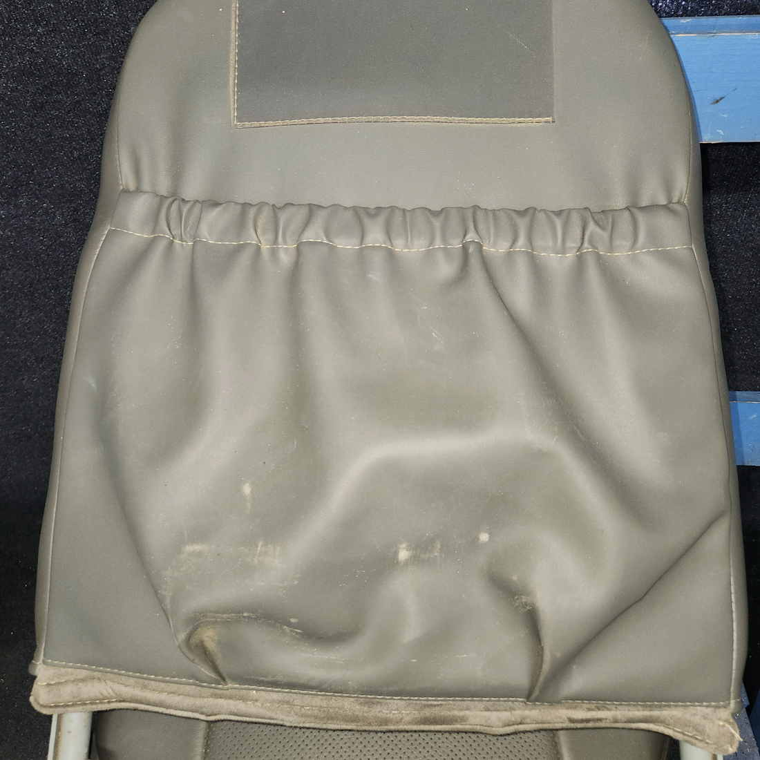 Used aircraft parts for sale, 68061-002, 63443-000, 68067-000 Piper PA-28-140 Front Seat Assembly