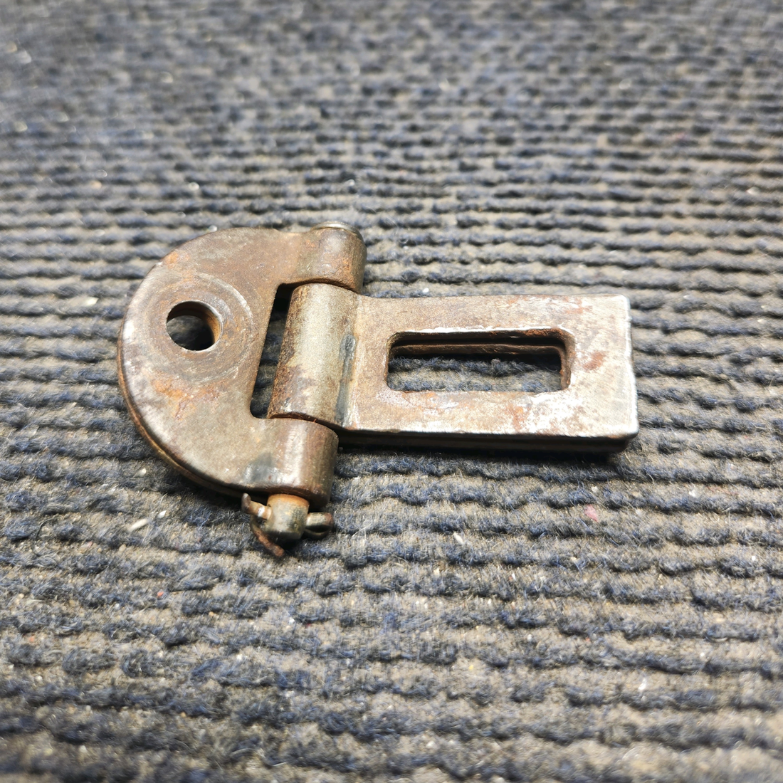 Used aircraft parts for sale, 0711083-1 cessna 150G Seat Belt Latch Assembly