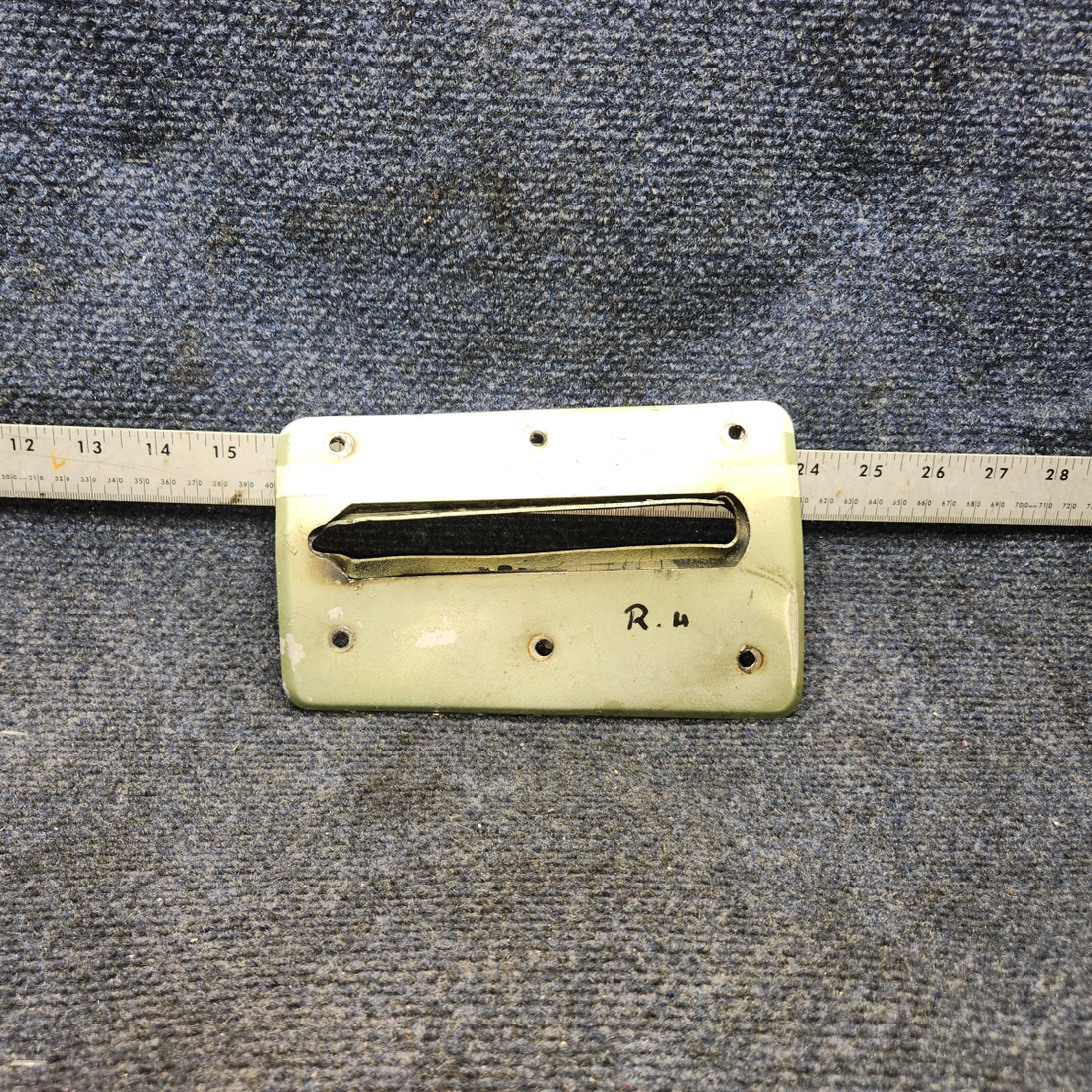 Used aircraft parts for sale, 0511071-4 CESSNA 172K LANDING GEAR FILLET PLATE RH