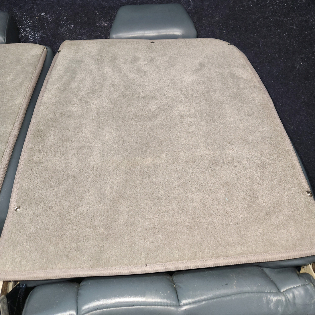 Used aircraft parts for sale, 0700678-7 Cessna 182G Aft Split-Back Seat Assembly