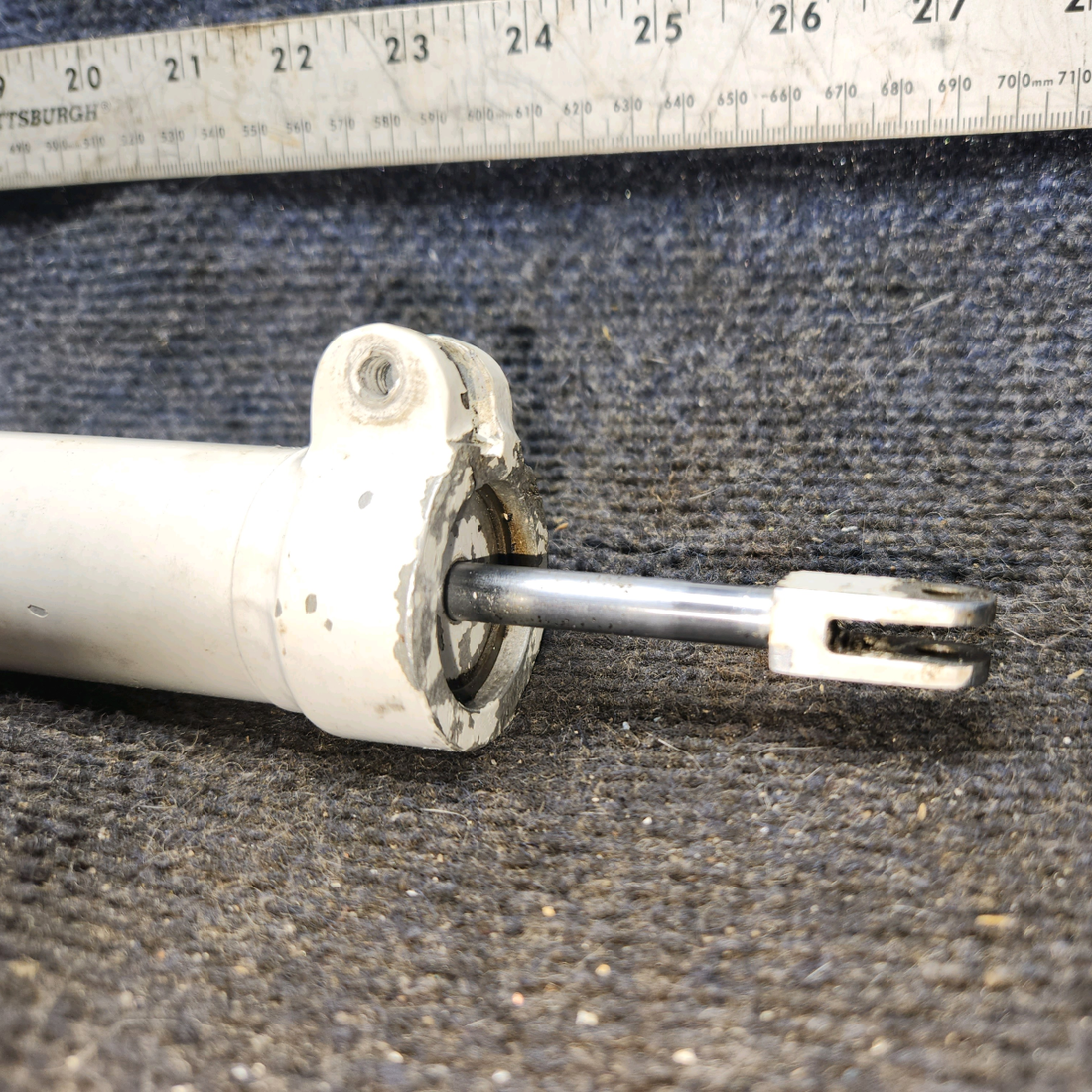 Used aircraft parts for sale, 0442512-1 cessna 172N Shimmy Dampener Assembly