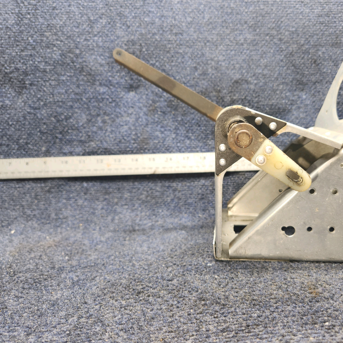Used aircraft parts for sale, 0713640 Cessna 182P Console Structure Assy
