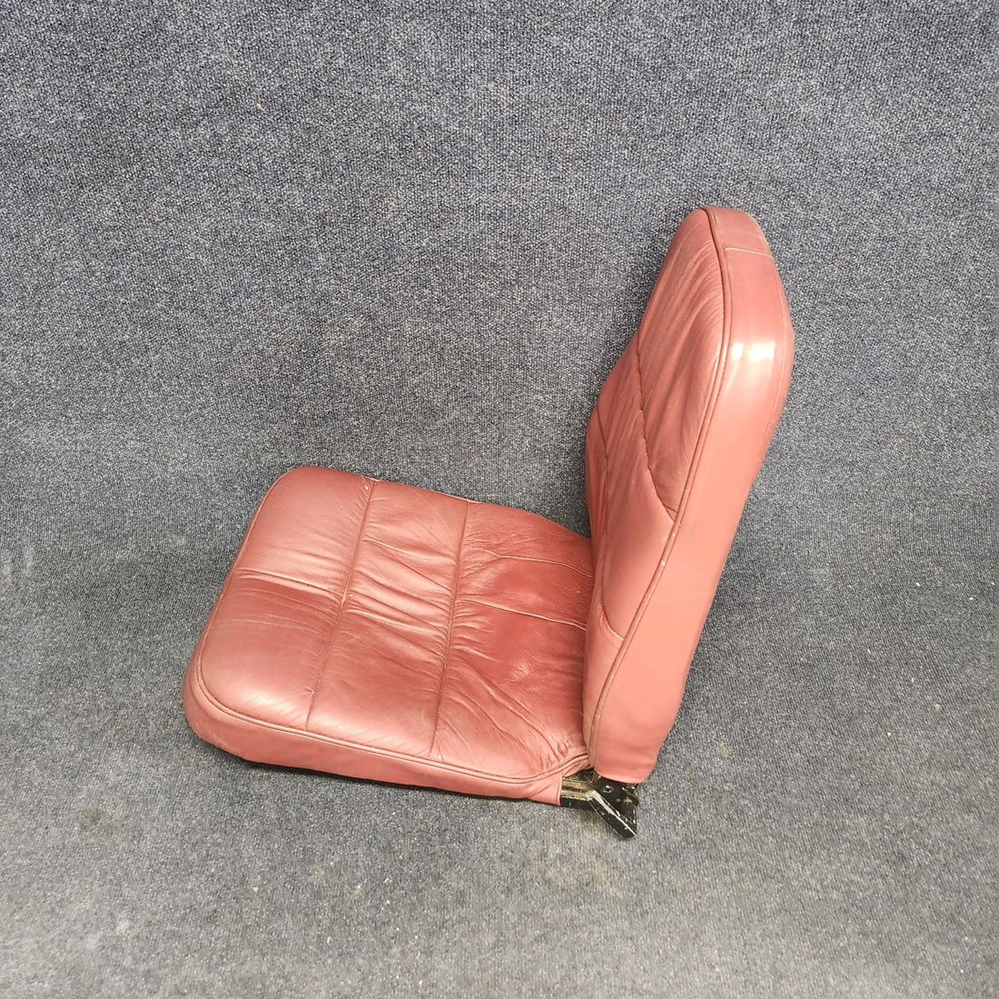 Used aircraft parts for sale, 96827-033 Piper PA32RT-300 PASSENGER SEAT CENTER LH REAR FACING