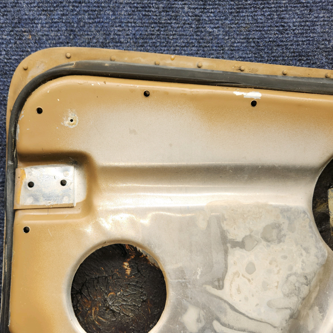 Used aircraft parts for sale, 0711101-33 Cessna 172E Baggage Door Structure