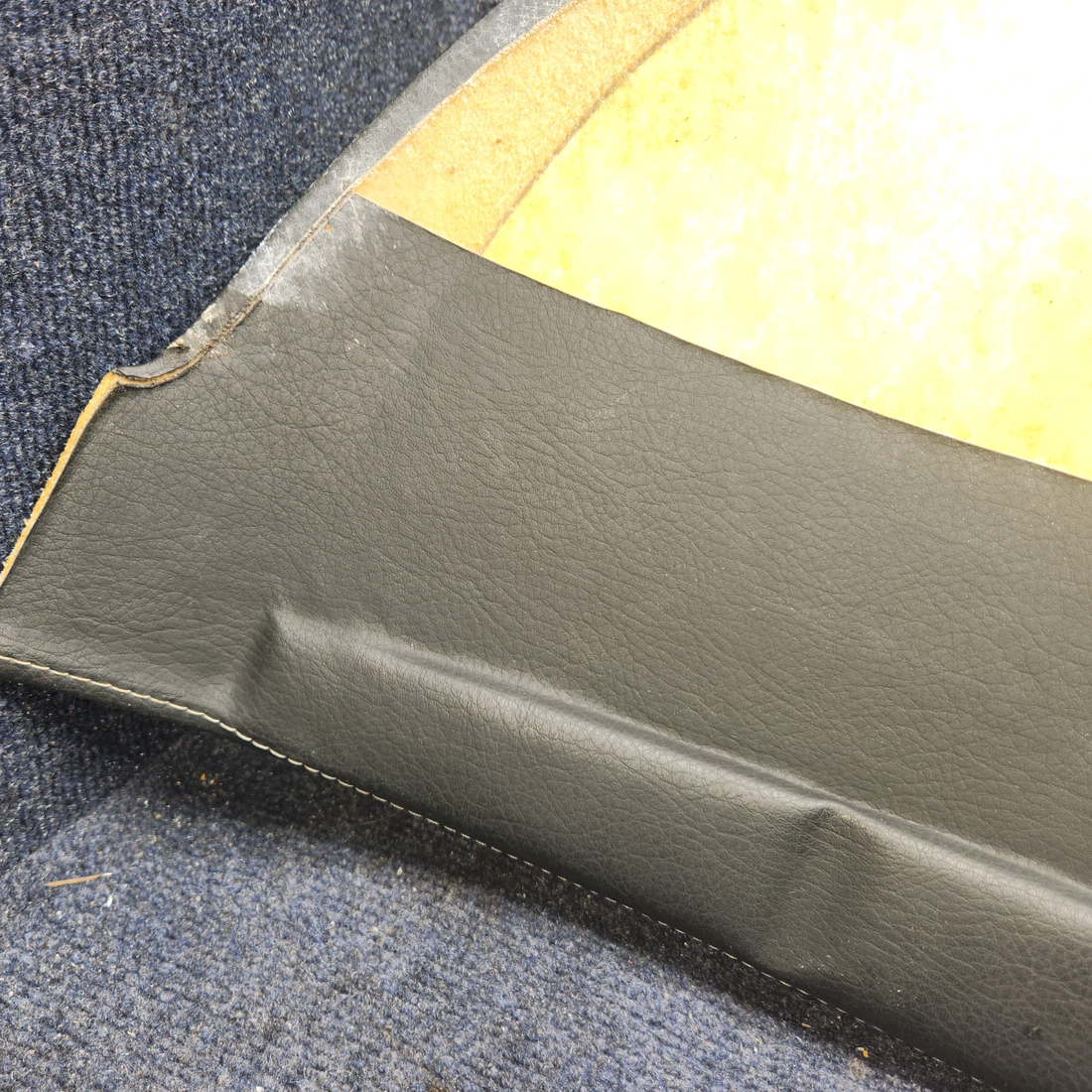 Used aircraft parts for sale, PG001 Knots 2U, Ltd Piper PA28-140 Glareshield