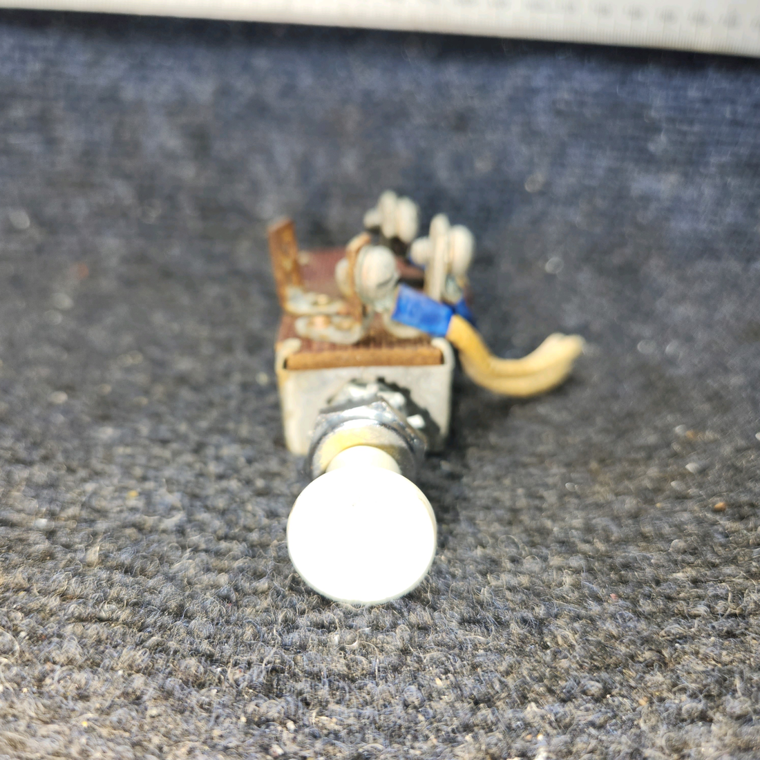 Used aircraft parts for sale, 0713035 Cessna 172 3-Position Landing/Taxi Light Pull Switch OFF/ON/ON