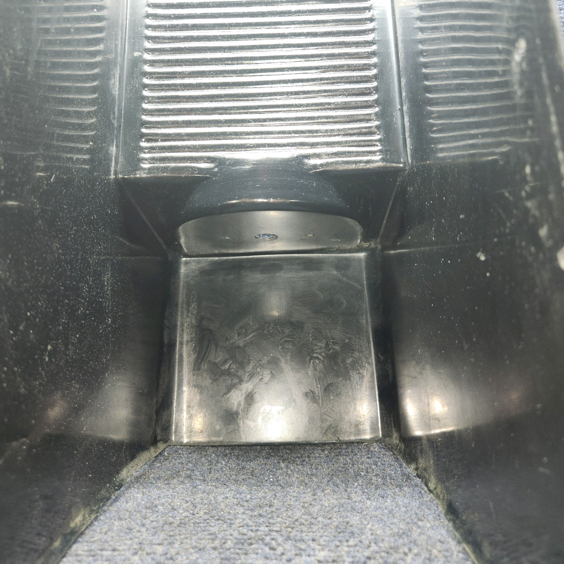 Used aircraft parts for sale, 0500233-1 CESSNA 172K CENTER CONSOLE COVER