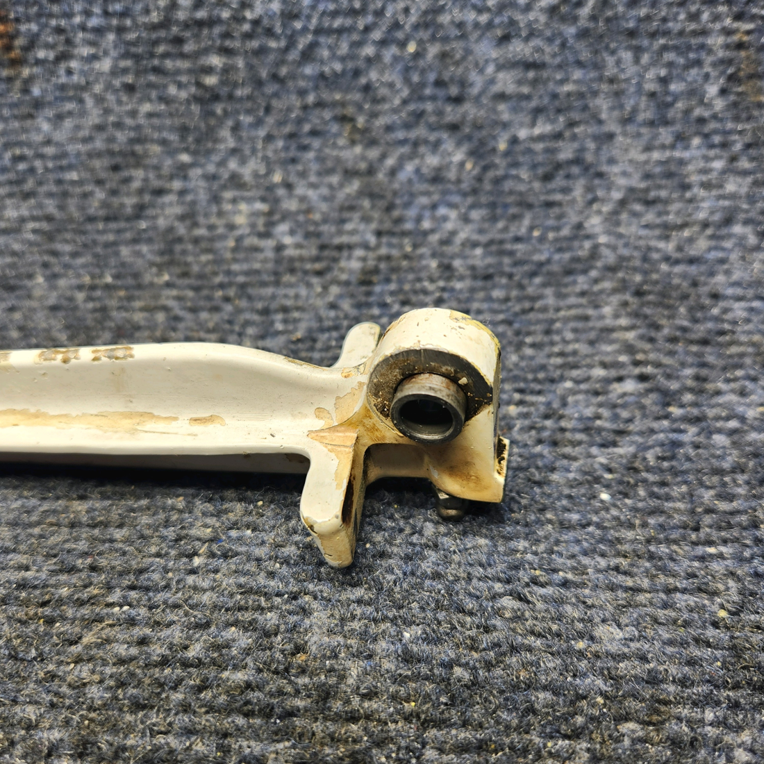 Used aircraft parts for sale, 35-815129 Beechcraft F33A MAIN GEAR RETRACT BRACE LEG