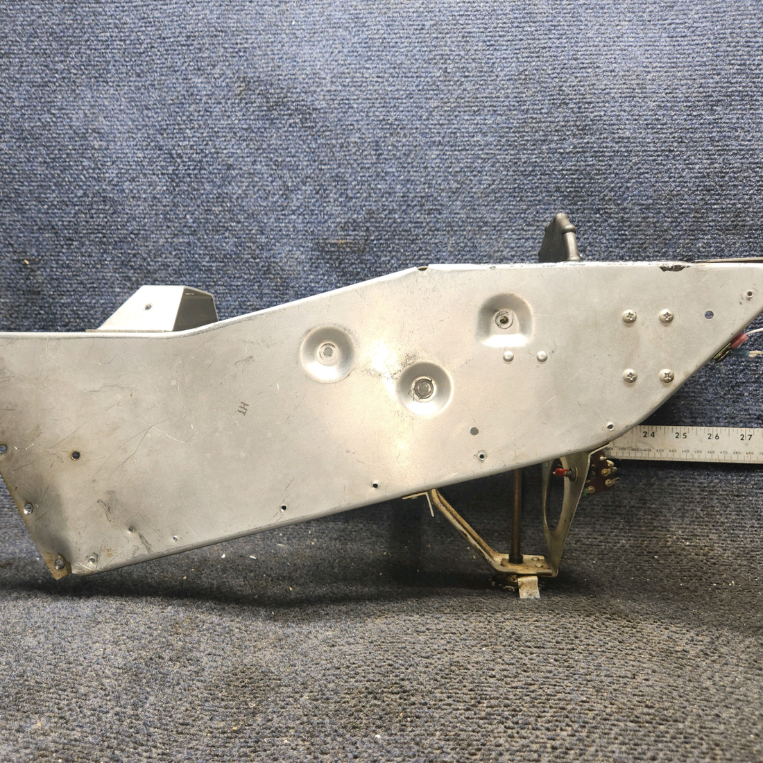 Used aircraft parts for sale, 0713640-200 Cessna 182G Console Structure Assembly