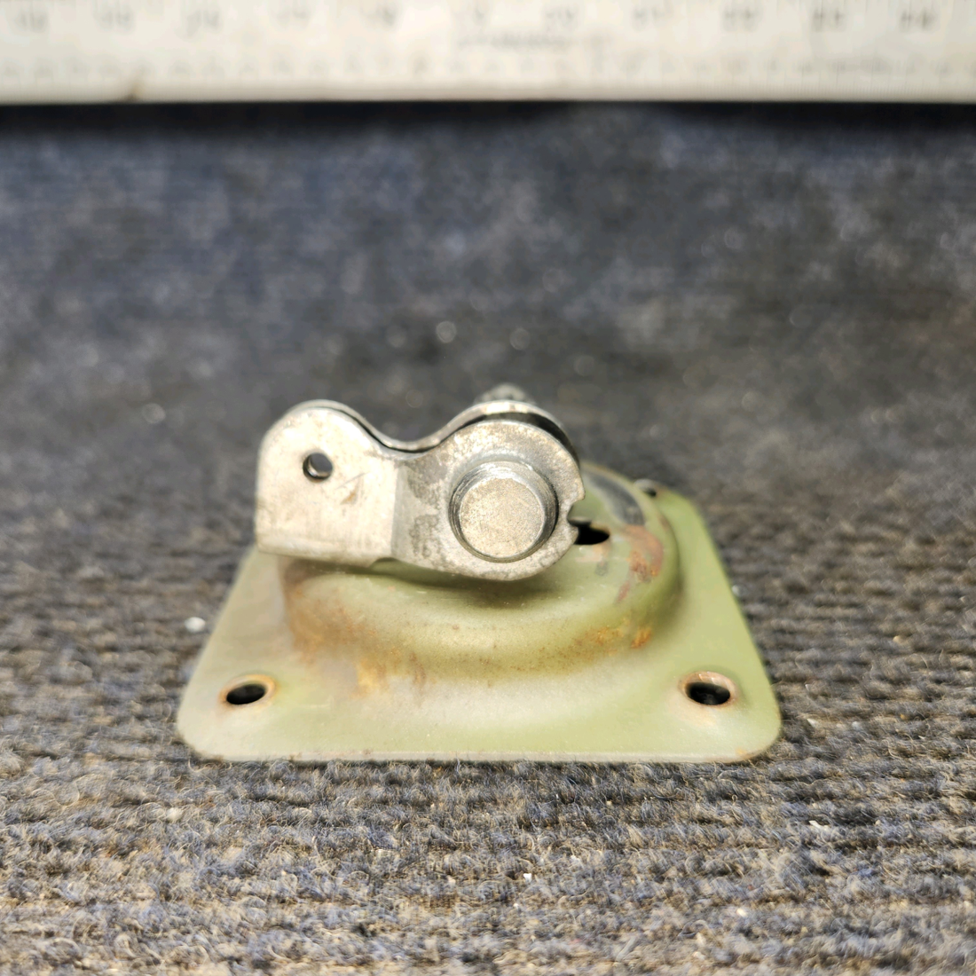 Used aircraft parts for sale, 0413195-3, 0511227-7 Cessna 172E Cabin Door Handle Plate Assembly with Shaft