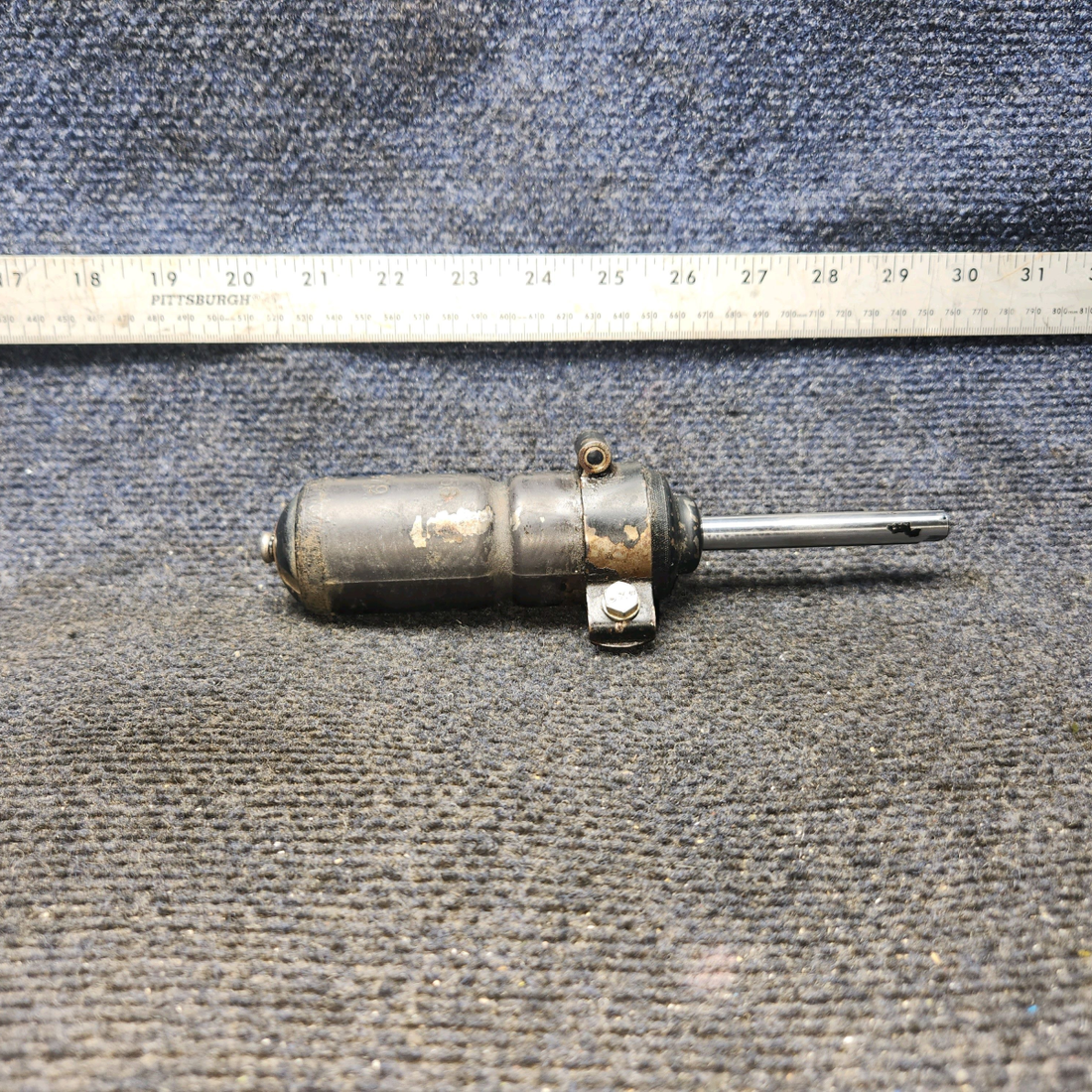 Used aircraft parts for sale, 486599 Maeco PIPER PA28-140 Shimmy Dampener Assembly