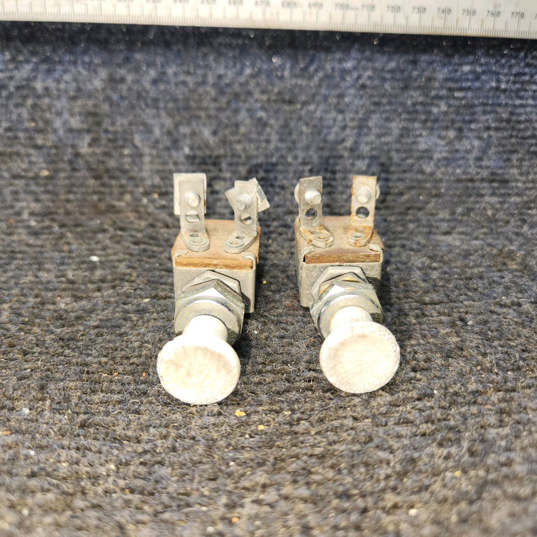 Used aircraft parts for sale, 0713026-4 Cessna 172F Push Pull Switch Assy - Price per Each