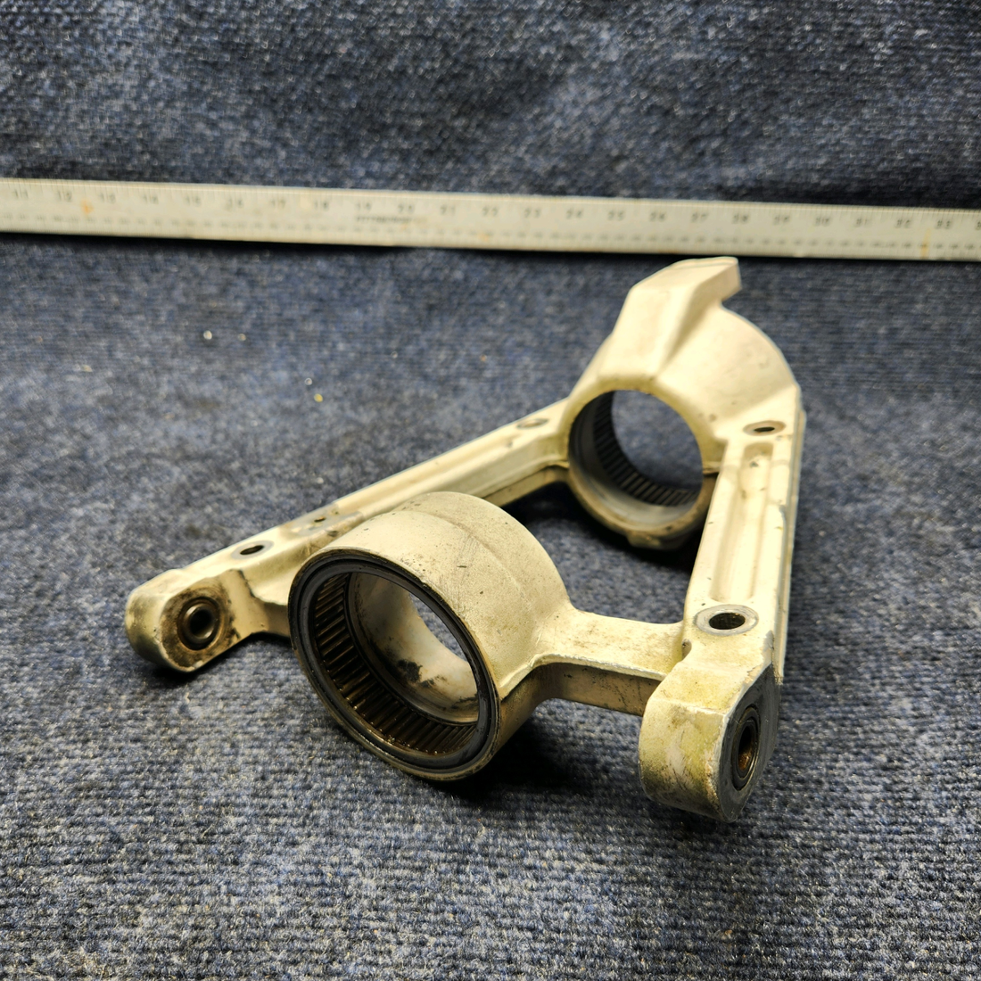 Used aircraft parts for sale, 2443007-1 CESSNA C172RG TRUNNION NOSE GEAR ASSEMBLY