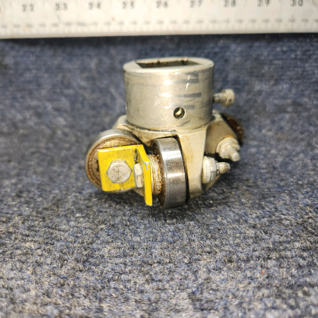 Used aircraft parts for sale, 20963-000 PIPER PA-24-250 Control Wheel Roller Attachment Fitting RH or LH